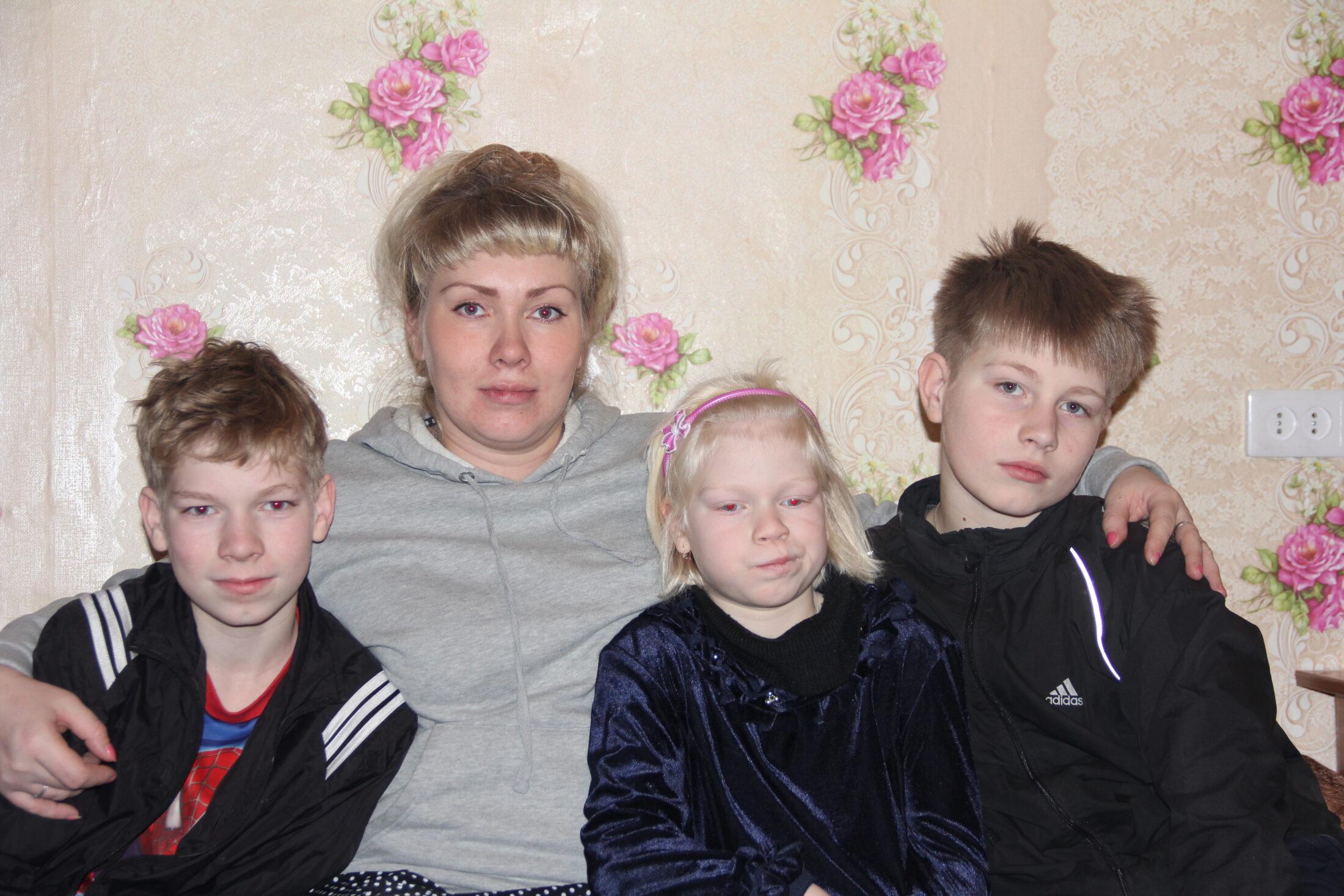 Просим о помощи семье Стрижовых (мама одиночка с 3-мя детьми+ беременная с двойней)