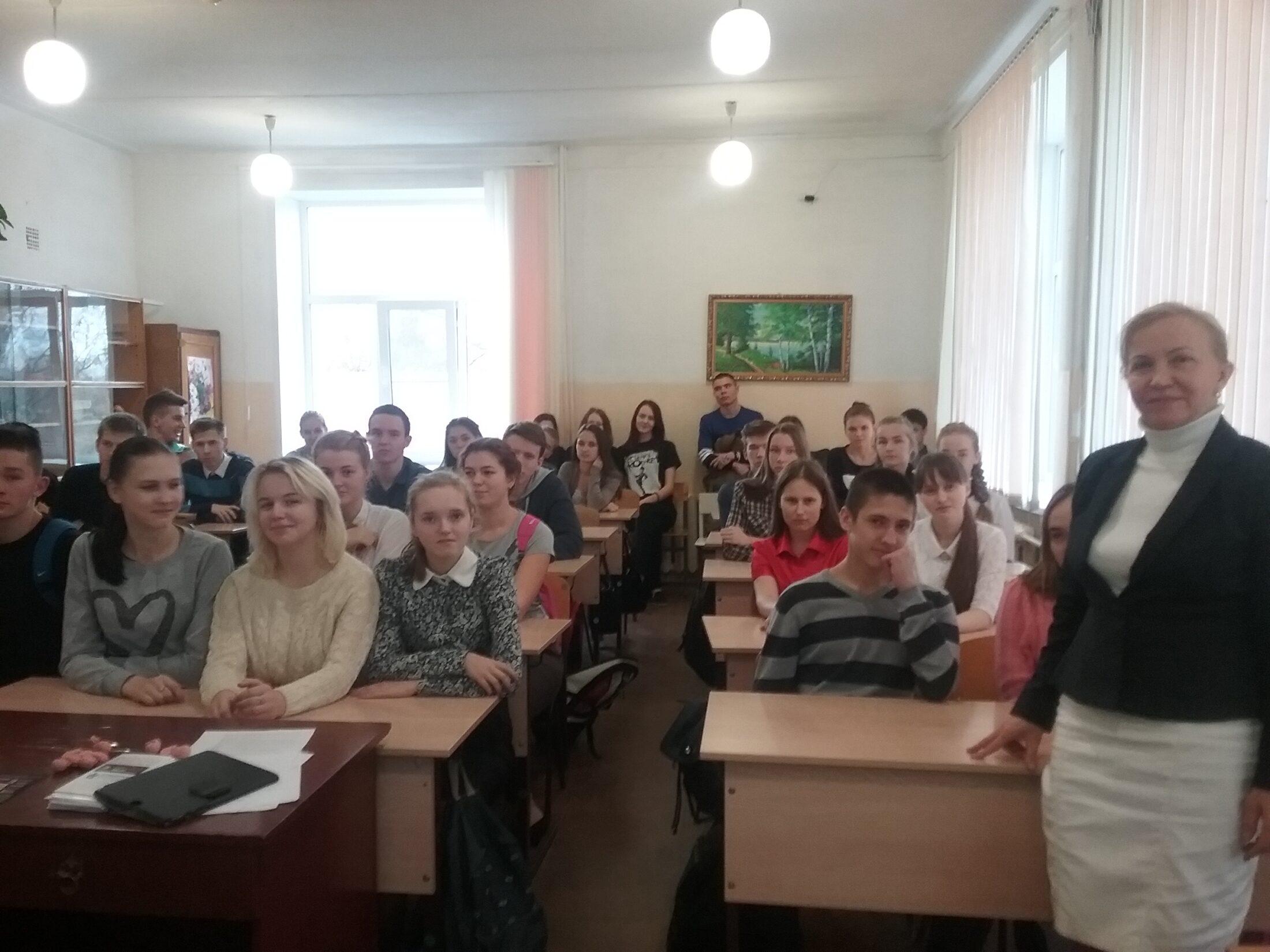 21 октября 2016 года психологи Центра «Моя семья» провели лекцию по профилактике абортов в Белохолуницкой школе.