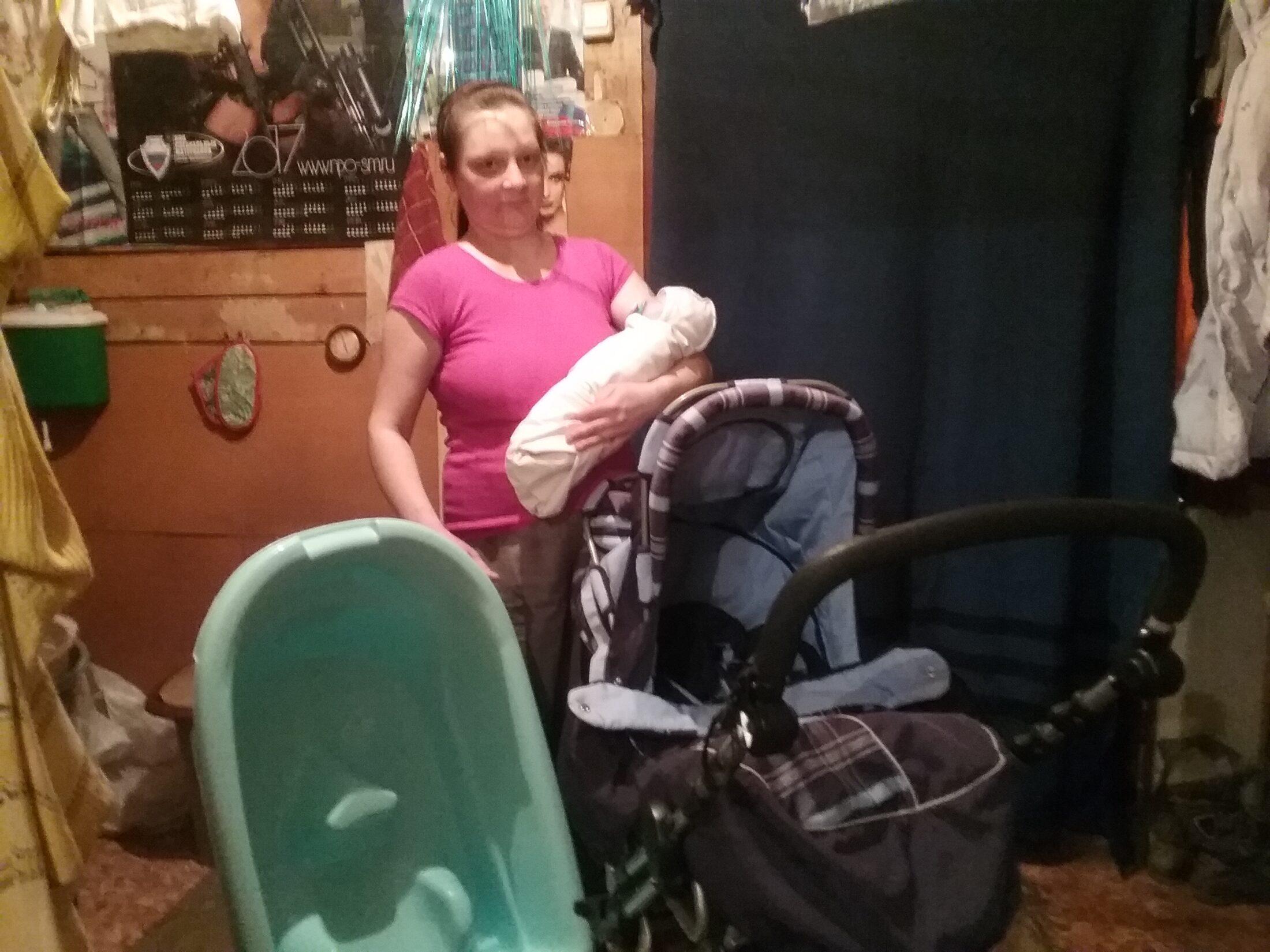 12 апреля 2017 года Центр  помог мамочке с новорожденной дочкой. Привезли коляску, ванночку,  детские вещи, гигиену и продукты. А также вручили подарок от фирмы МИКО!