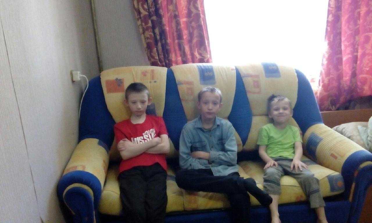 Передали семье с тремя детками диван