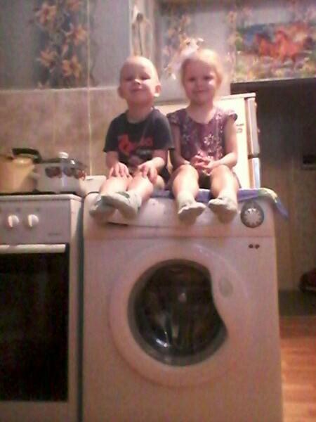 Купили нашей подопечной семье стиральную машину. 