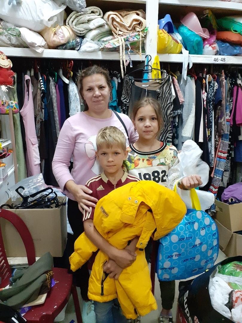 Подопечные семьи центра «Моя семья» получили вещевую помощь, обувь и игрушки ❣❣❣