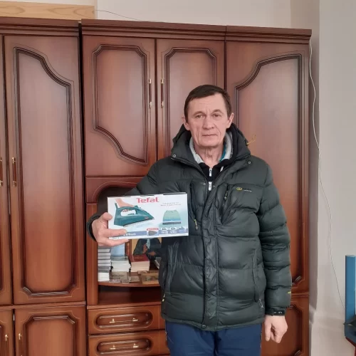 В помощь семье беженцев — новый утюг