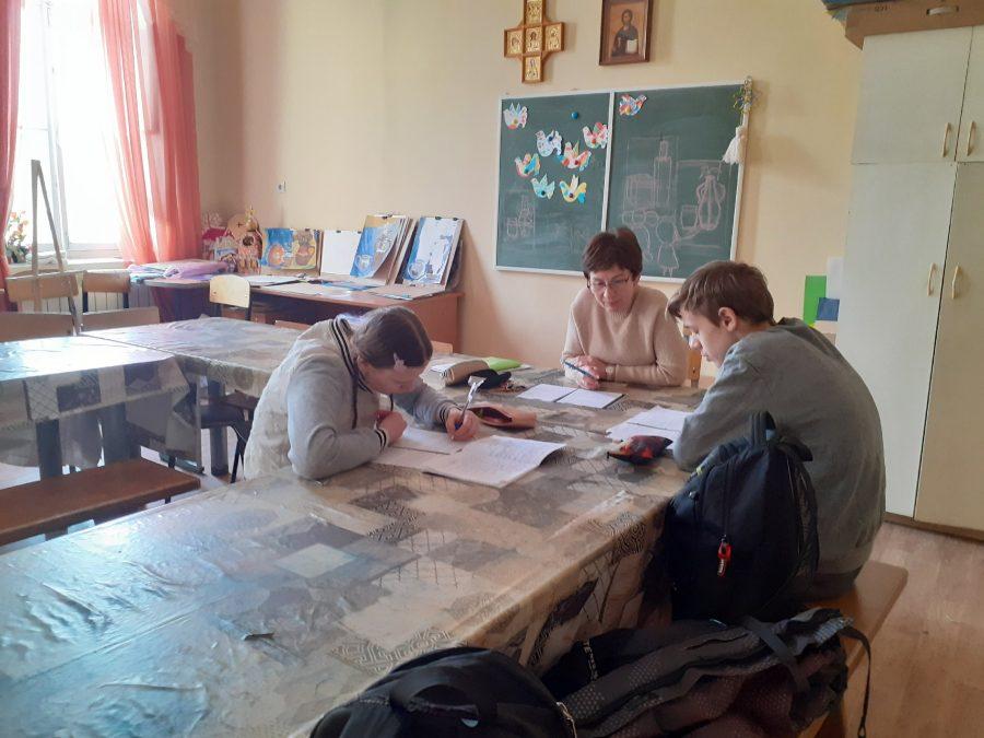 Состоялось очередное занятие по русскому языку с детьми из подопечных семей!