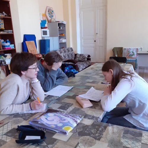 В центре «Моя семья» продолжаются занятия с репетитором по русскому языку.