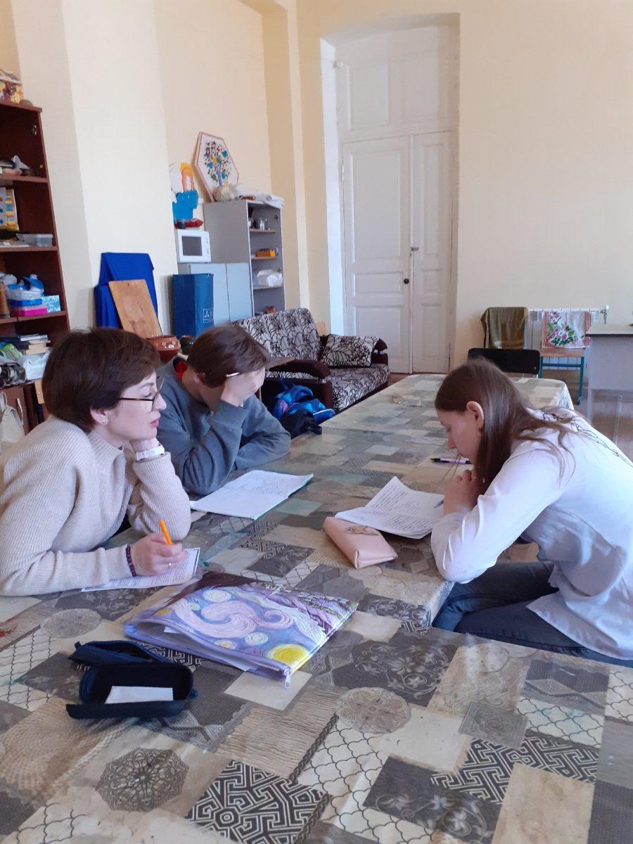 В центре «Моя семья» продолжаются занятия с репетитором по русскому языку.