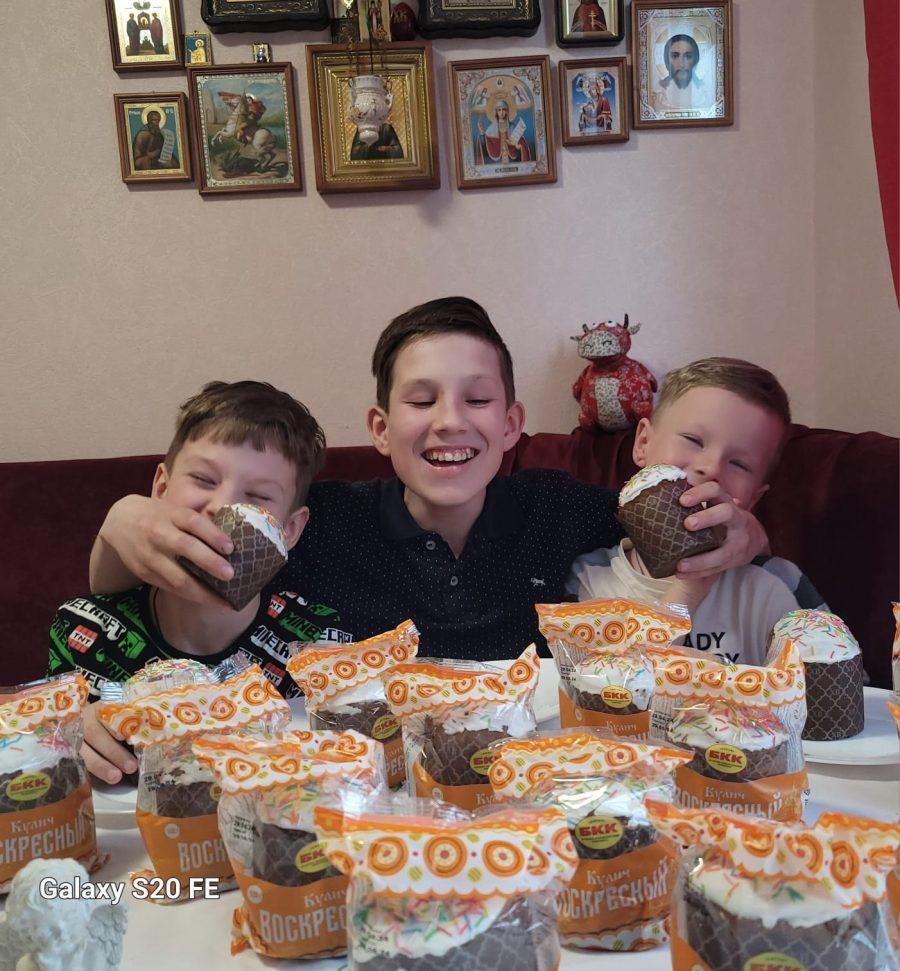 1000 пасхальных куличей получили наши детки от Булочно-кондитерского комбината!