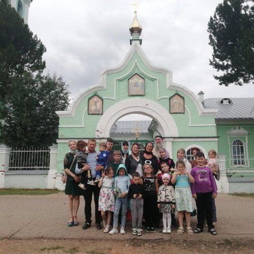Состоялась поездка в великий праздник Святой Троицы в село Волково к батюшке Владимиру