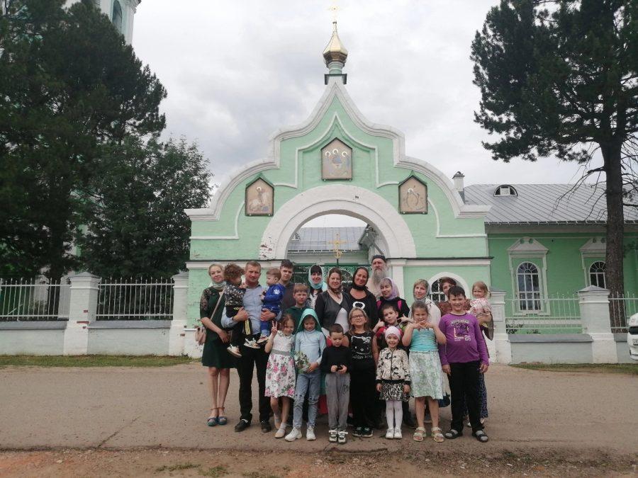 Состоялась поездка в великий праздник Святой Троицы в село Волково к батюшке Владимиру