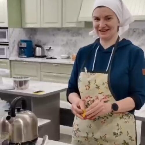 Сегодня мы на мастер классе — печем куличи, с Марией Кривокорытовой