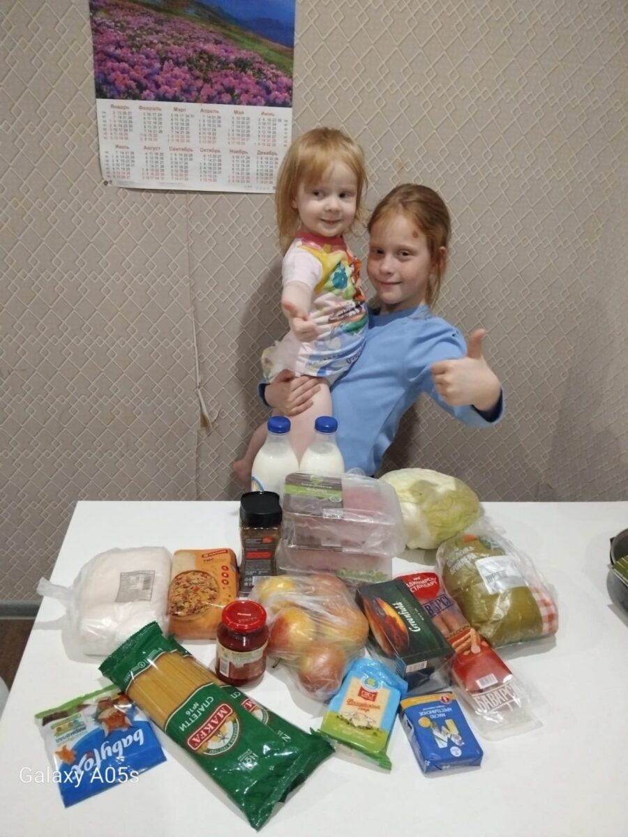 Адресную ПОМОЩЬ ПРОДУКТАМИ семьям из Кирса, п.Пинюг и Кирова передали добрые люди.