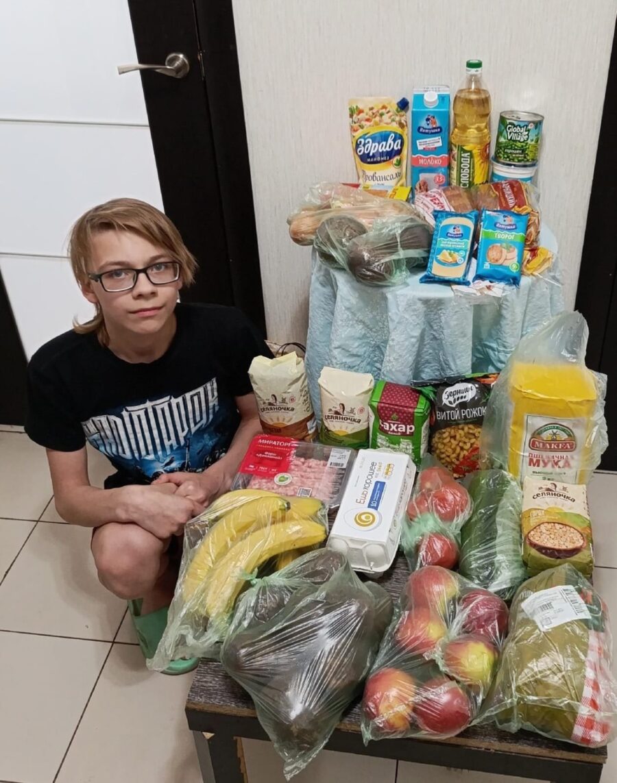 Адресную ПОМОЩЬ ПРОДУКТАМИ семьям из Кирса, п.Пинюг и Кирова передали добрые люди