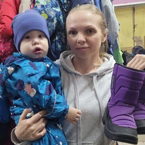 В октябре наш гуманитарный склад выдал много вещевой помощи подопечным семьям