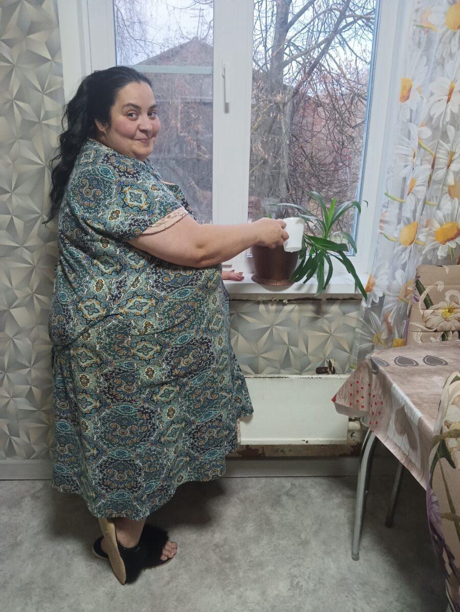 Помогли маме-одиночке с 3 детьми заменить старое окно