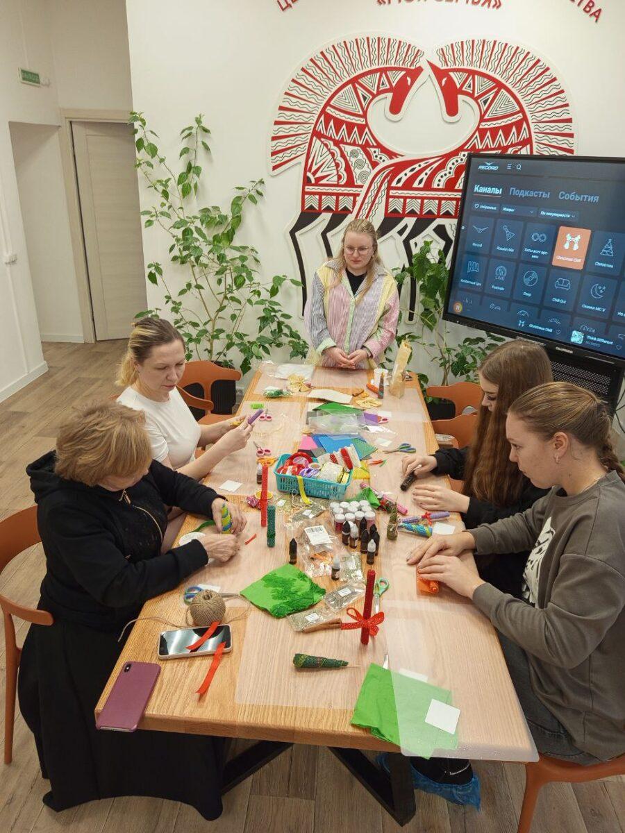 В нашем Центре состоялся мастер-класс по изготовлению свечей из вощины