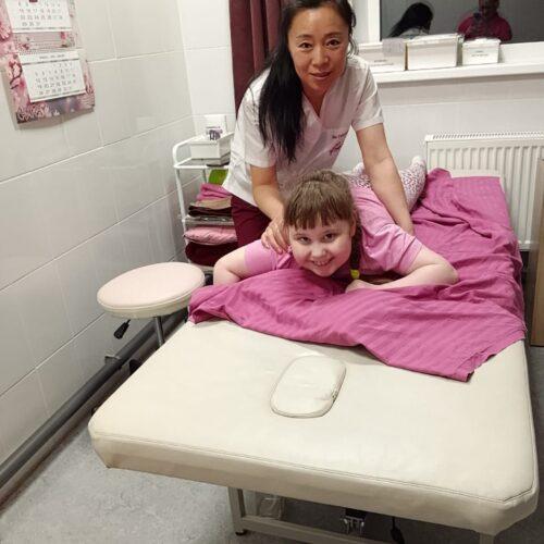 Подарили шанс Ариане пойти в 1-ый класс своими ножками