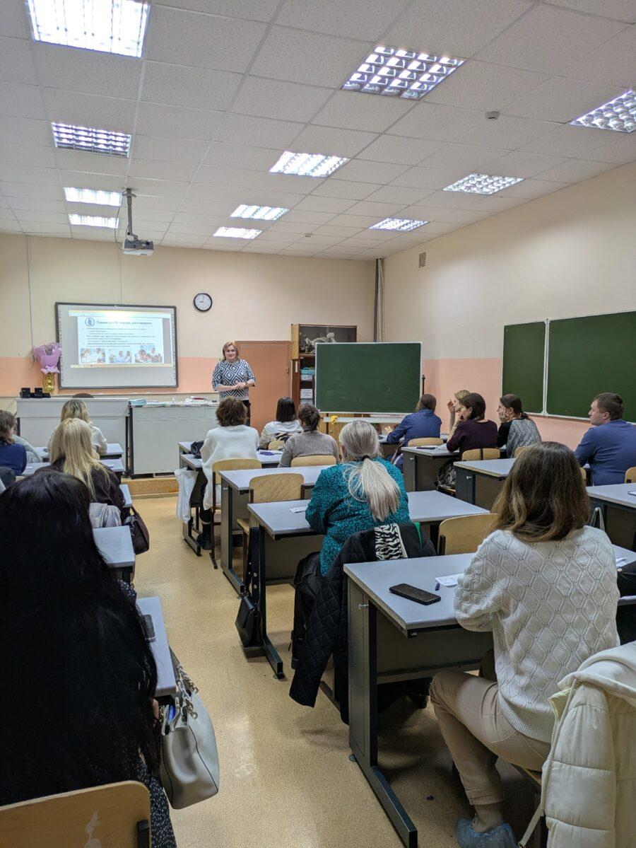 В ноябре наши лекторы провели в школах 139 лекций и их посетили 2460 слушателей