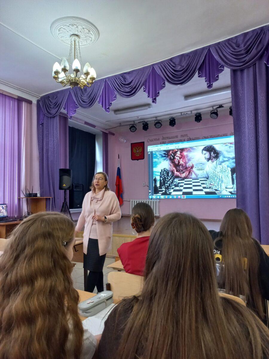 В декабре 2025 наши лекторы провели в школах 176 лекций и их посетили 2584 слушателей