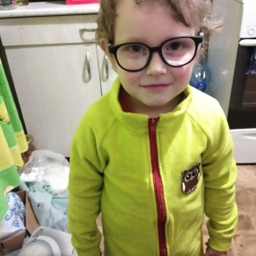 Органы опеки и попечительства обратились с просьбой помочь отцу с двумя детьми. И мы помогли! Выдали продуктовый набор и оплатили индивидуальный заказ на детские очки