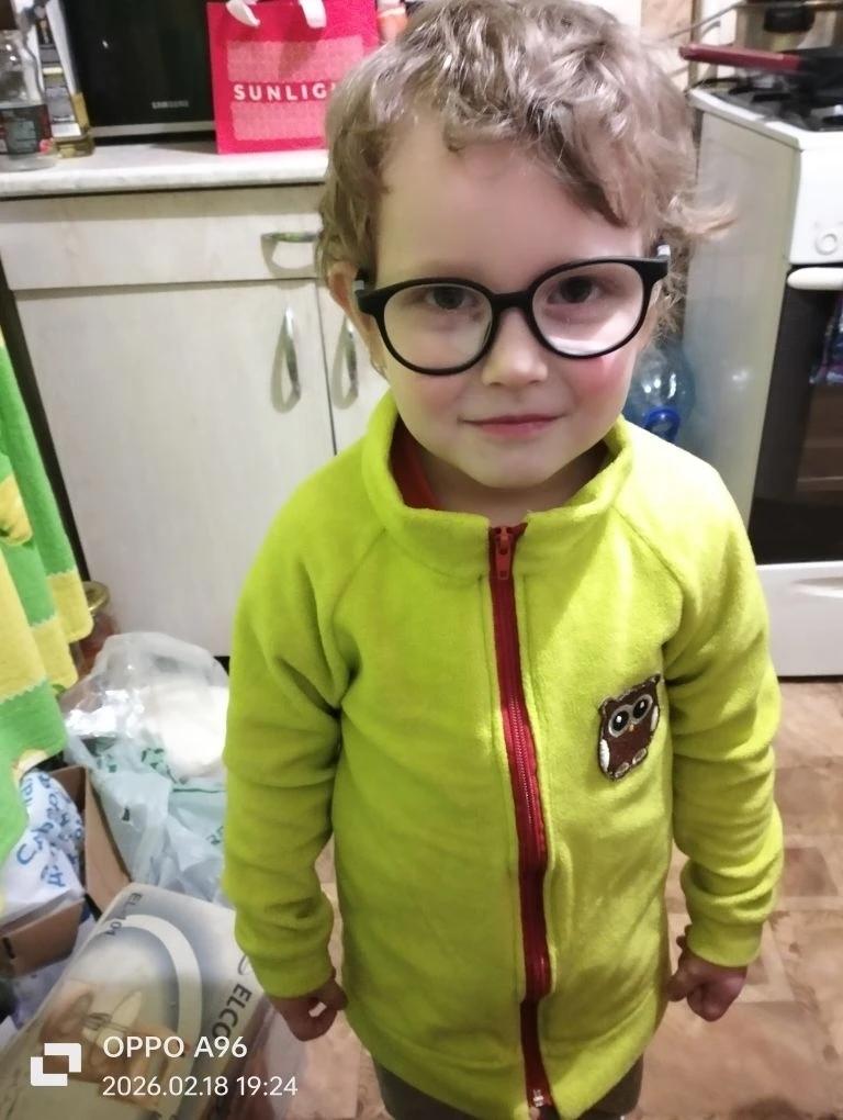 Органы опеки и попечительства обратились с просьбой помочь отцу с двумя детьми. И мы помогли! Выдали продуктовый набор и оплатили индивидуальный заказ на детские очки