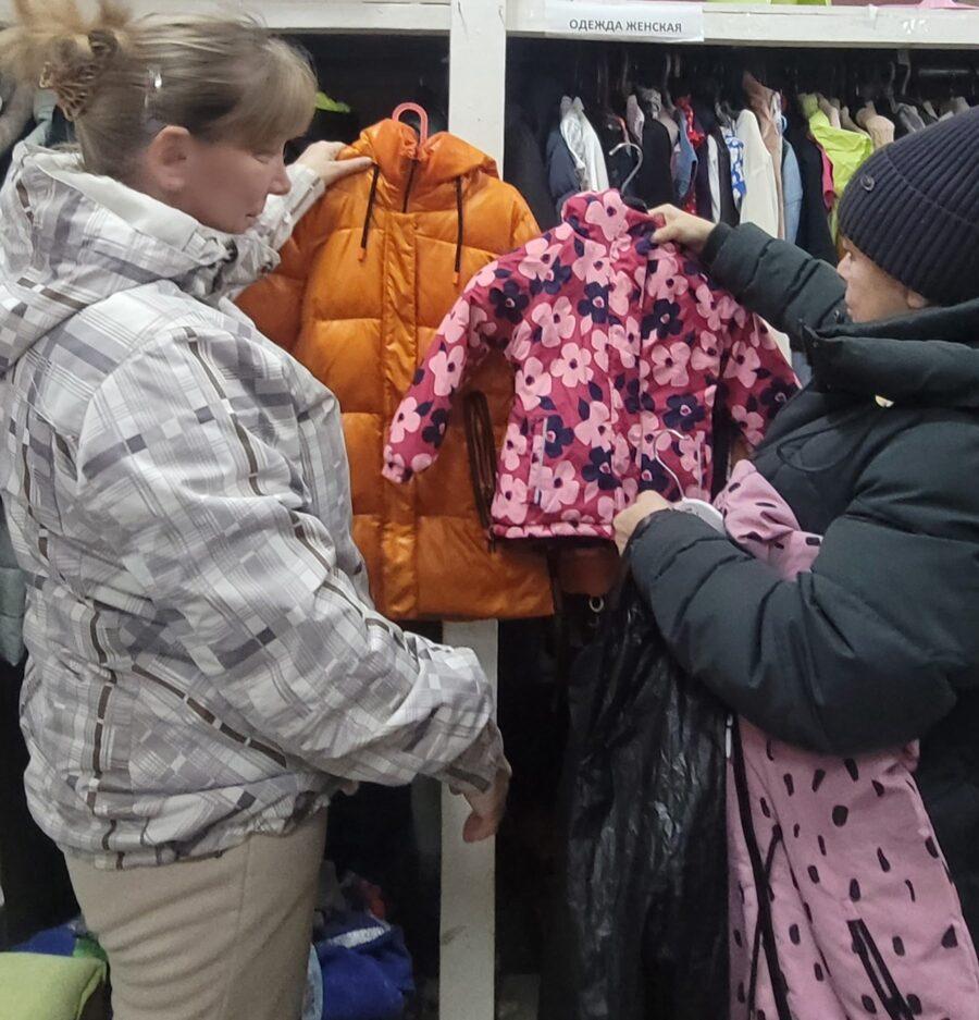 В феврале наш гуманитарный склад выдал много вещевой помощи подопечным семьям