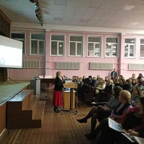 Устюжанина Ольга Ильинична провела лекцию для родителей 5-6-х классов «Ошибки в воспитании детей»в 52 школе Кирова. 270 родителей из 10-ти классов посетили лекцию.