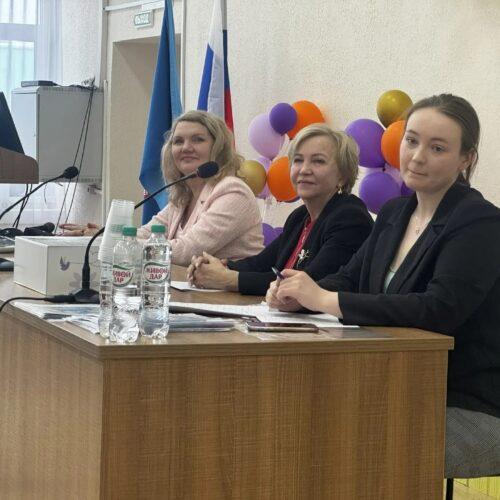 Ольга Устюжанина приняла участие во встрече с врачами гинекологами и психологами, работающими в медицинских учреждениях Кировской области