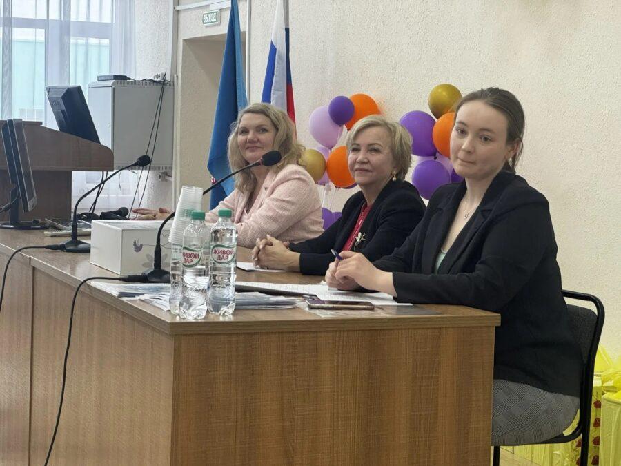 Ольга Устюжанина приняла участие во встрече с врачами гинекологами и психологами, работающими в медицинских учреждениях Кировской области