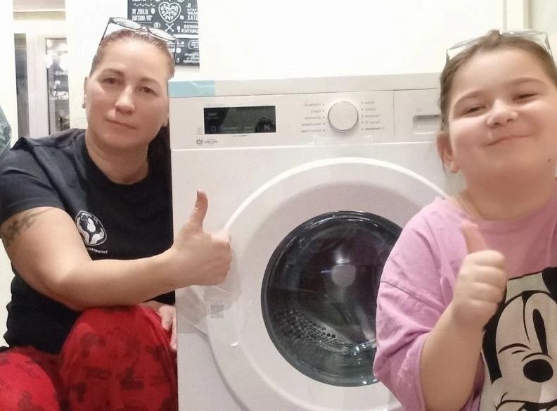 В марте наш центр передал в подопечные семьи две стиральные машины, два ноутбука, телевизор, газовую плиту, холодильник и письменный стол