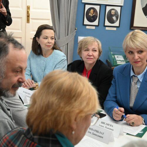 Ольга Устюжанина приняла участие в заседании комиссии по сохранению и укреплению традиционных российских духовно-нравственных ценностей Общественной палаты Кировской области