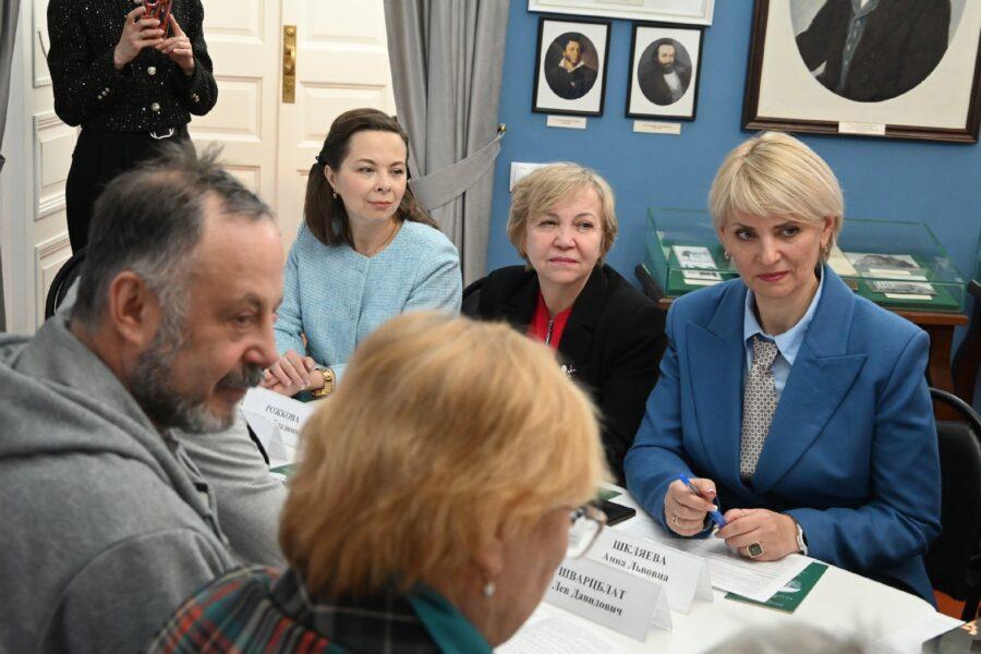 Ольга Устюжанина приняла участие в заседании комиссии по сохранению и укреплению традиционных российских духовно-нравственных ценностей Общественной палаты Кировской области