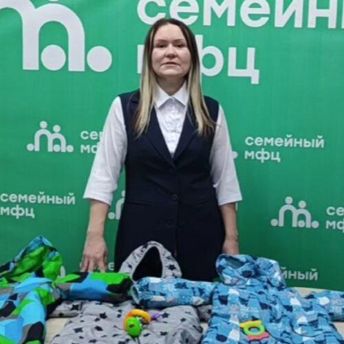 Наш Центр передал вещевую помощь для детей в Котельничский семейный МФЦ