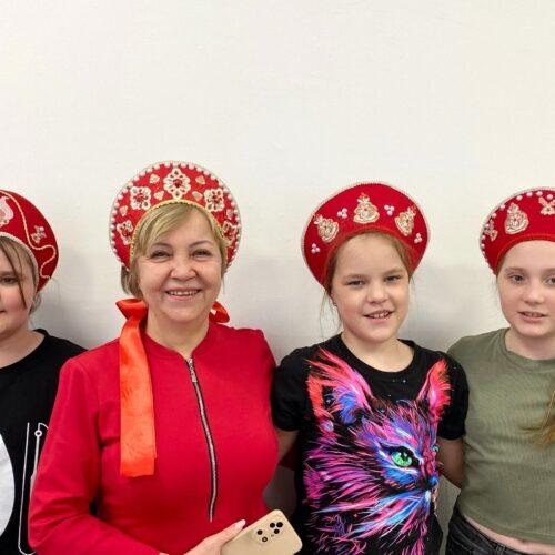 В нашем Центре состоялись мастер-классы по изготовлению кокошников и шитью русских платьев