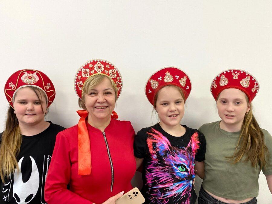 В нашем Центре состоялись мастер-классы по изготовлению кокошников и шитью русских платьев