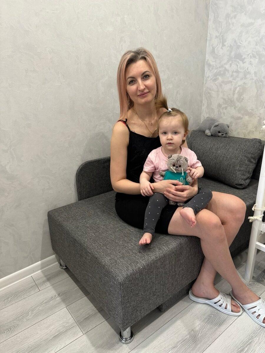 В марте наш центр передал в подопечные семьи тахту, шкафы, двухъярусную кровать, компьютерное кресло, диван, кровать, два матраса и ковры