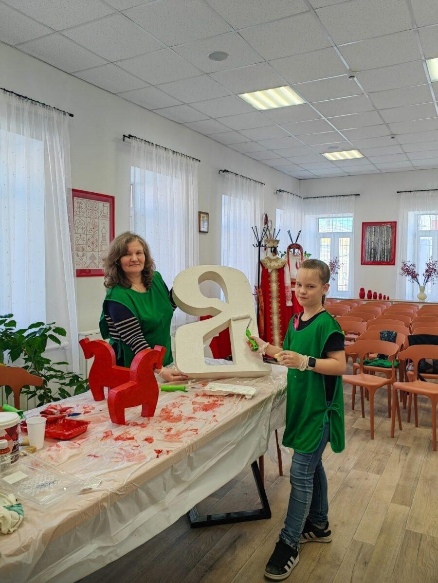 В нашем Центре состоялся мастер-класс по изготовлению бутафории — реквизита для фотосессии