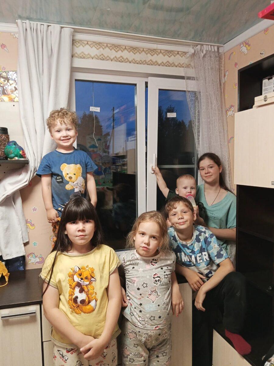 Помогли заменить 2 окна в детских комнатах семье с 7 детьми из г.Орлов