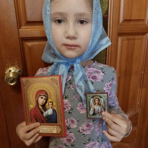 В июле состоялось Таинство крещения наших маленьких подопечных — Полины, Демьяна и Кузьмы!